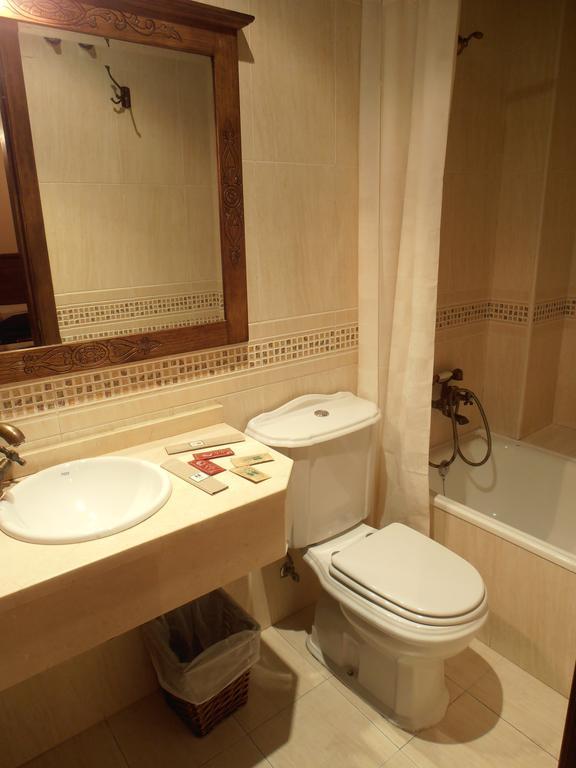 Hostal Virgen De La Encina Ponferrada Zimmer foto