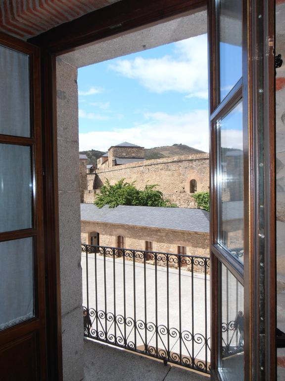 Hostal Virgen De La Encina Ponferrada Zimmer foto