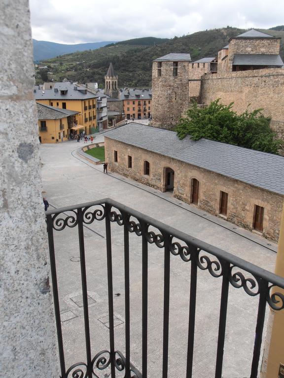 Hostal Virgen De La Encina Ponferrada Zimmer foto